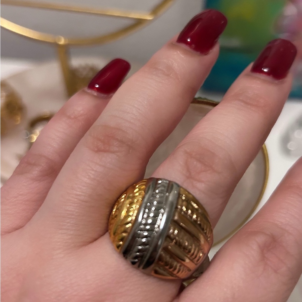 Elegant Two-Tone Gold and Silver Women's Ring